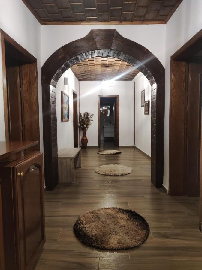 Eni Entire Guesthouse Parking On Site Berat Zewnętrze zdjęcie