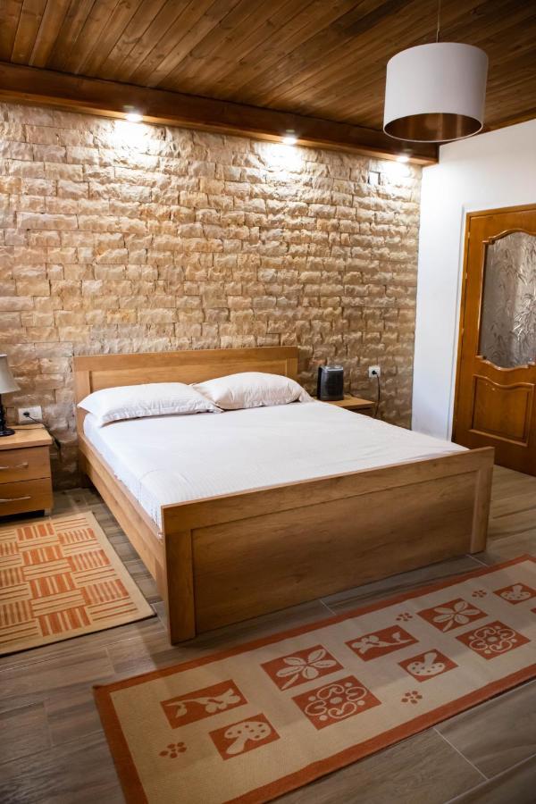 Eni Entire Guesthouse Parking On Site Berat Zewnętrze zdjęcie